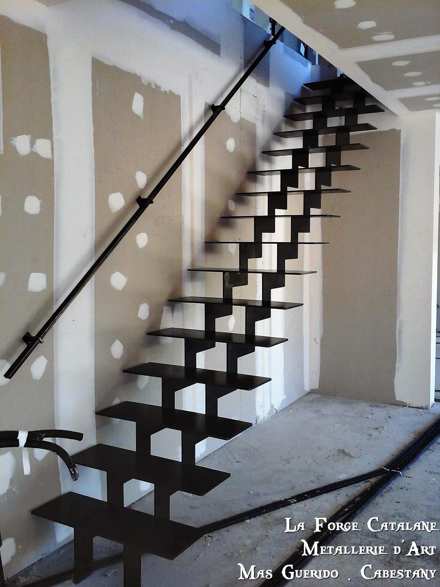 escalier droit double limon cremaillere marche fer decoupe laser forge catalane.jpg